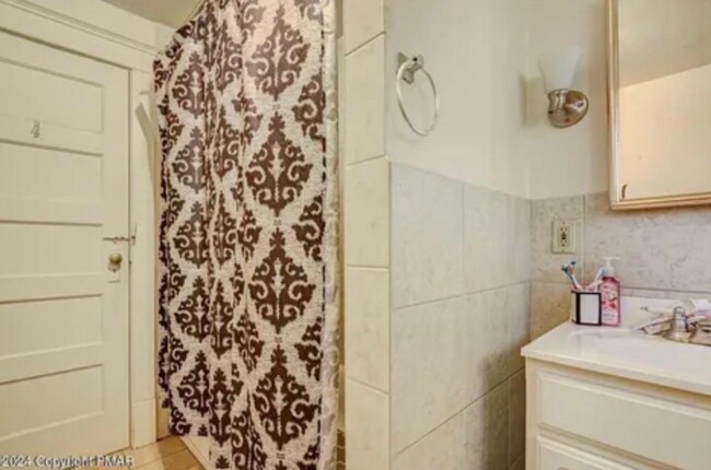 Photo - 851 Scott St Unit 2nd Flr Apt B