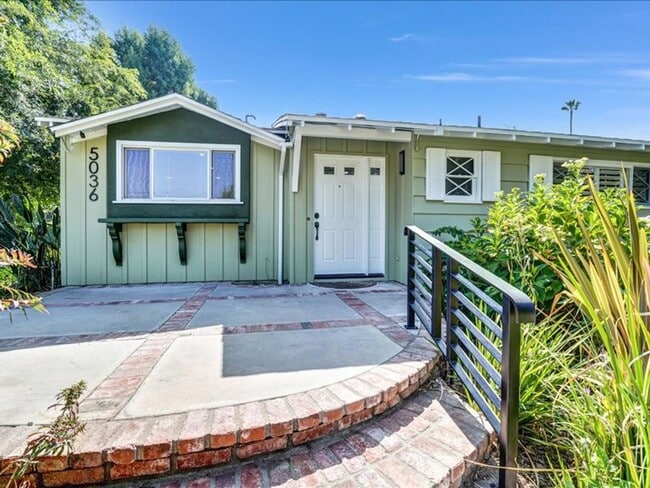 Welcome to this charming 3-bedroom, 2-bath... - Welcome to this charming 3-bedroom, 2-bath...