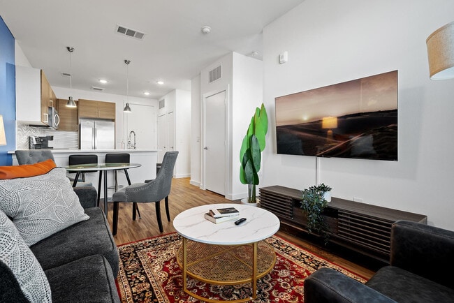 Photo - 2425 E Riverside Dr Unidad ID1240375P