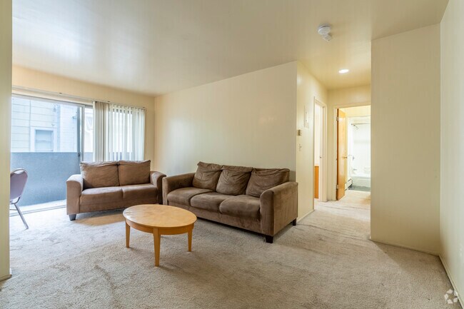 1BR, 1BA - 700SF - Corner Unit - Living/Dining Room