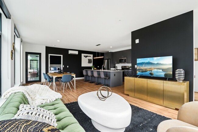 Capricorn 2 bed, 2 bath + den