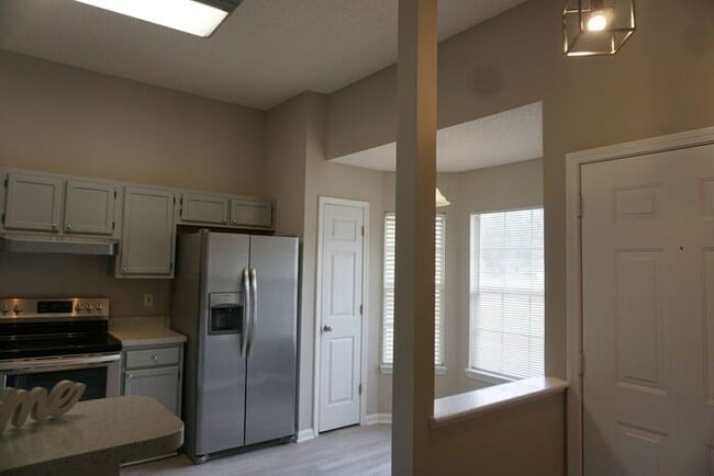 Photo - 3 Bedroom Waterfront Home With Garage