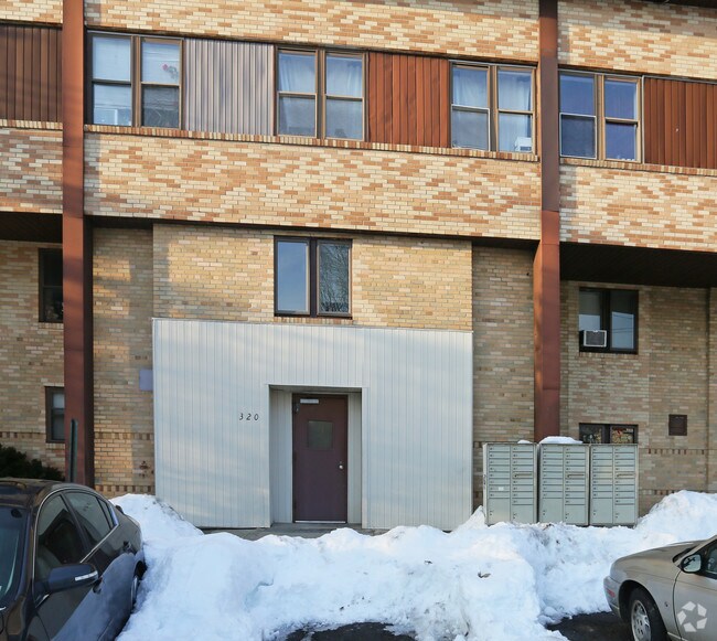 Photo - 320 Nassau Rd