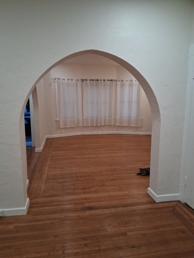 Building Photo - 522-526 33rd Street Unit 524