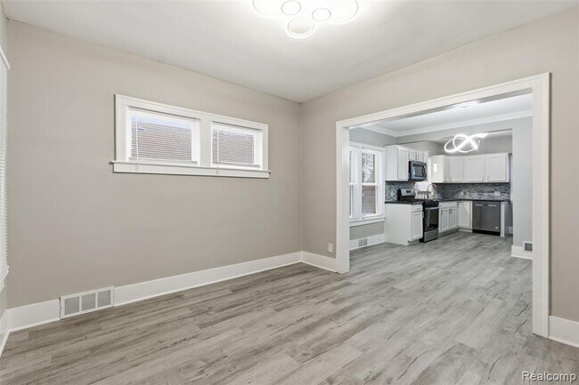 Photo - 6433 Globe St