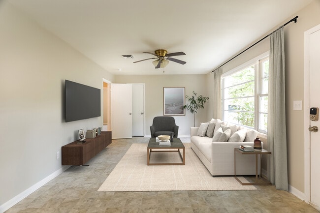 Photo - 241 Lake Dr NE