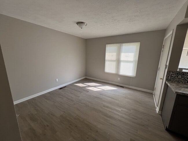 Photo - 9412 Mt Auburn Ave