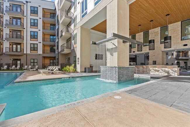 Lenox Burnet - Lenox Burnet Apartments