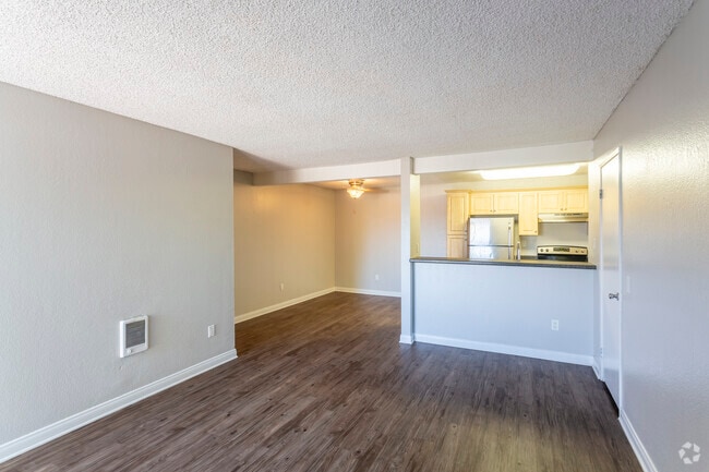 3 BR, 2 BA - 1012SF