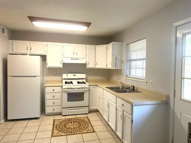 Photo - 1307 Center St