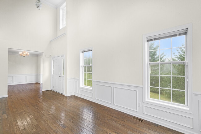 Photo - 2 Greenwich Ct