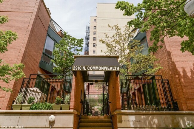 Building Photo - 2910 N Commonwealth Ave Unit 8 Rental