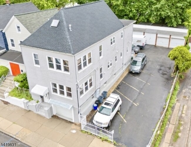 Building Photo - 204 Burgess Pl