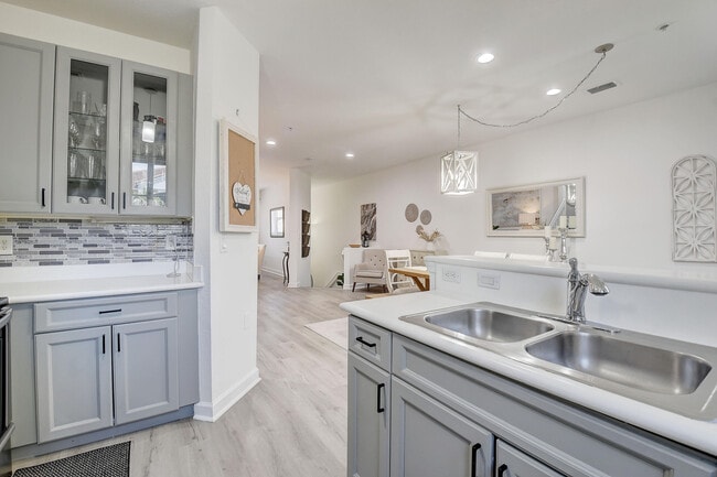 Photo - 525 Bayfront Dr