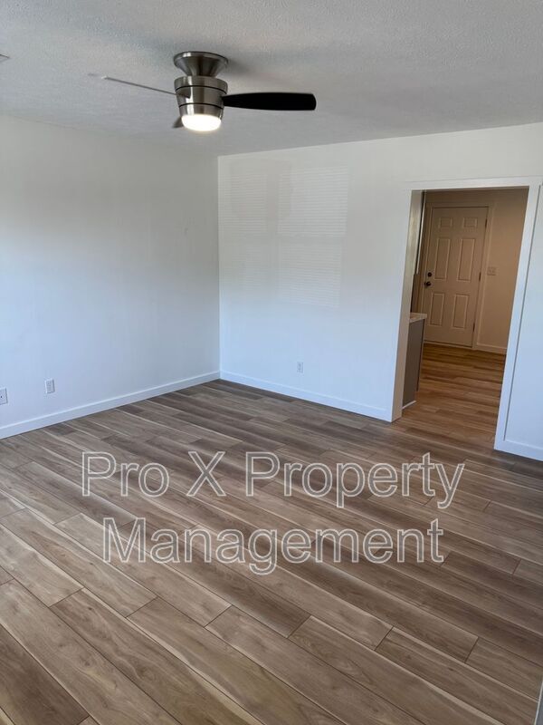 Photo - 615 E Bain St