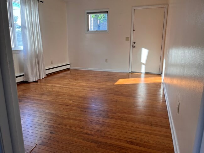 Building Photo - 4635 Lake Ave Unit 4635 Rental