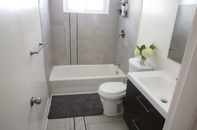 Photo - 158 Meadowlands Dr W