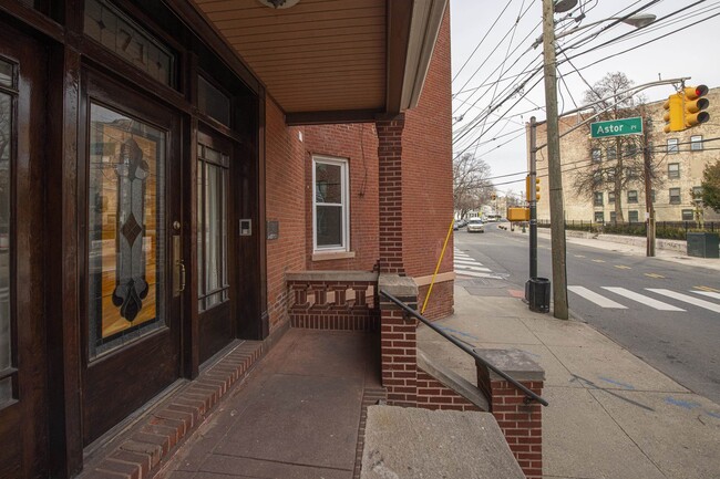 Building Photo - 71 Summit Ave Unit 3 Rental
