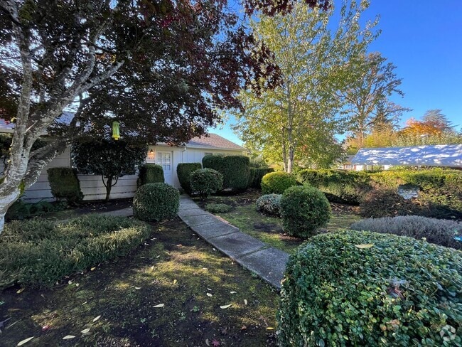 Building Photo - Lovely 2 Bed + 1 Bath Unit 1622 Rental