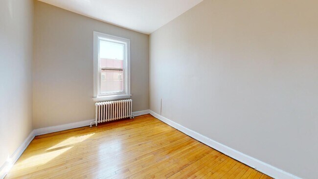 Photo - 260-1/2 Dalhousie Avenue