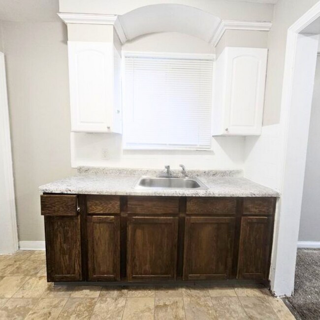 Photo - 10803 Roxbury St