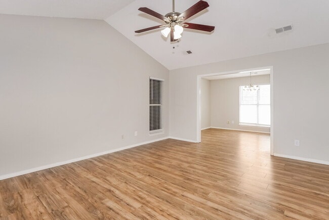 Photo - 6500 Cornwall Rd