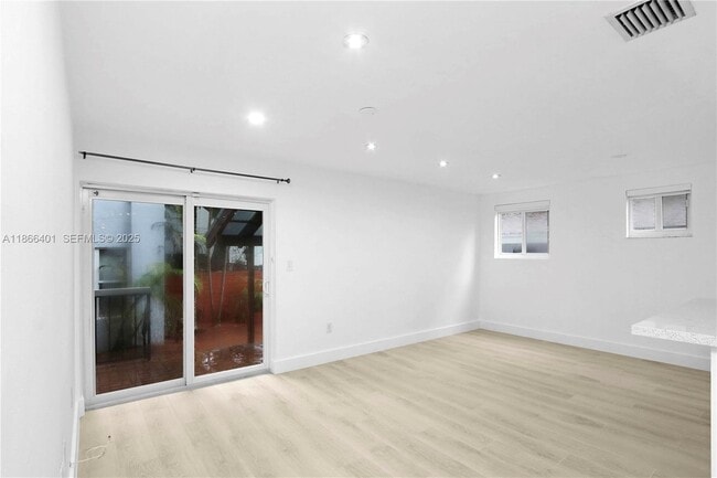 Photo - 3030 Bird Ave