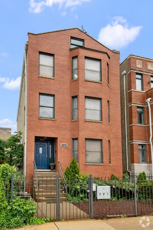 Building Photo - 1966 W Diversey Pkwy Rental