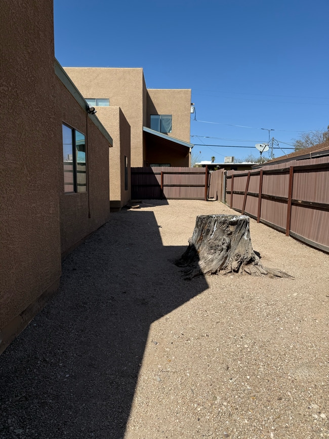 Photo - 415 E Waverly St Unit 5 Bed / 3 Bath Near UofA