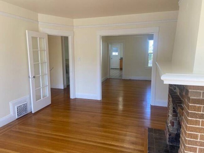 Photo - Lovely Exclesior Home with 2 Car Garage Pa...