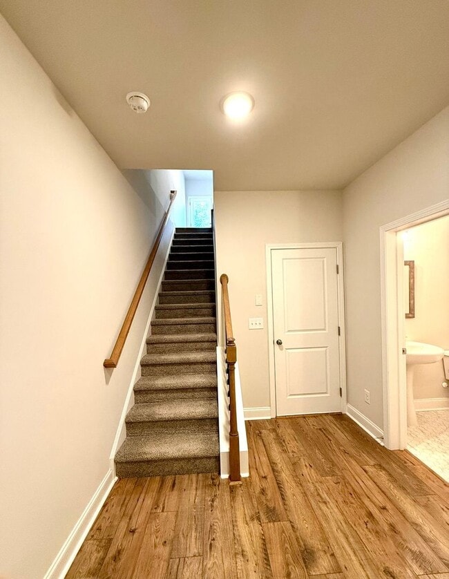 Photo - 1278 Ainsworth Alley