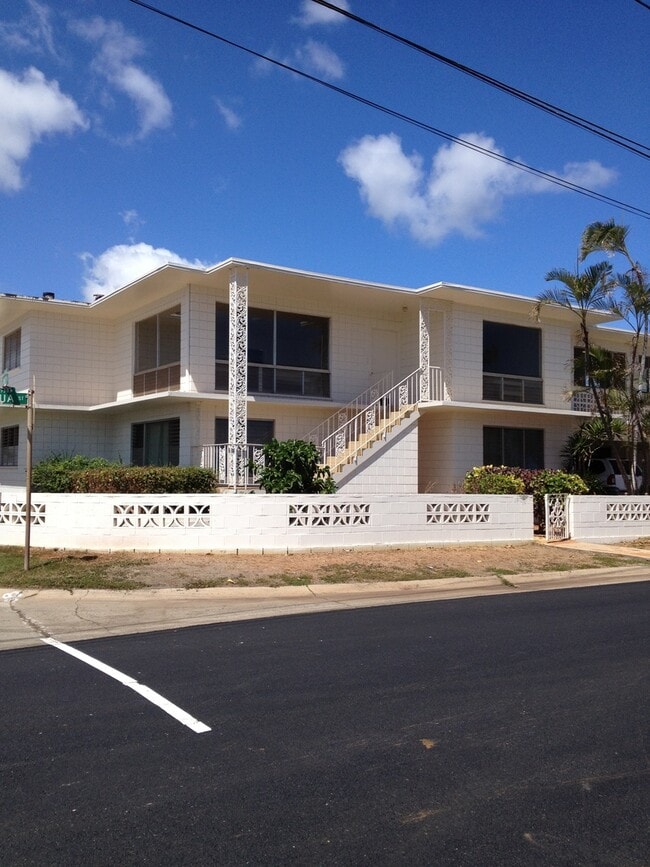 Building Photo - 3-Bedroom 2-bathroom Rental