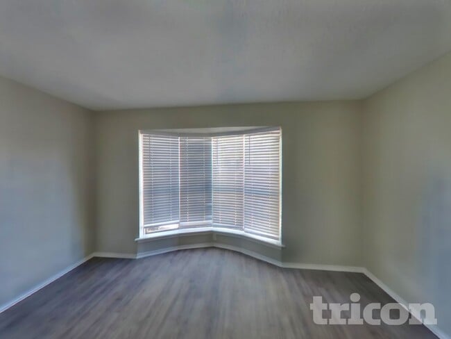 Photo - 7118 Foxway Ln