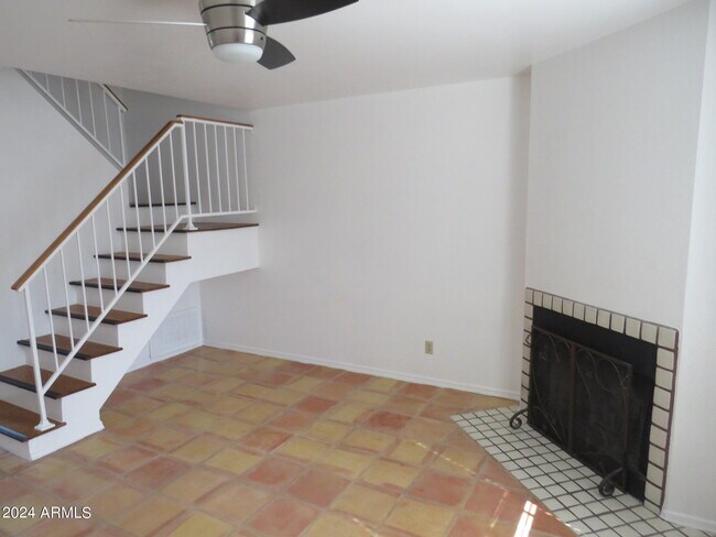 Photo - 921 W University Dr