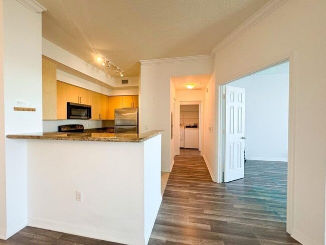 Building Photo - 2421 NE 65th St Rental