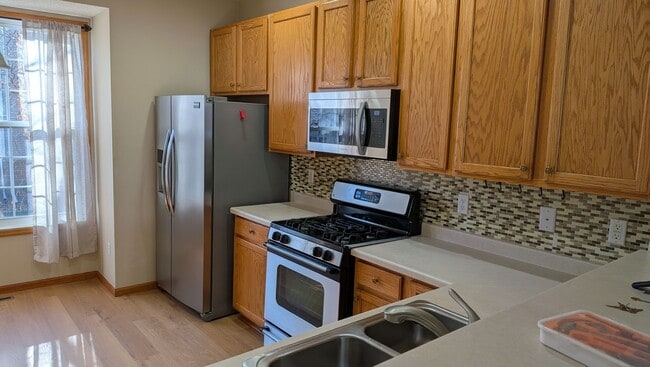 Photo - Amazing Apple Valley Townhome 4bd 3.5 Bath!!!