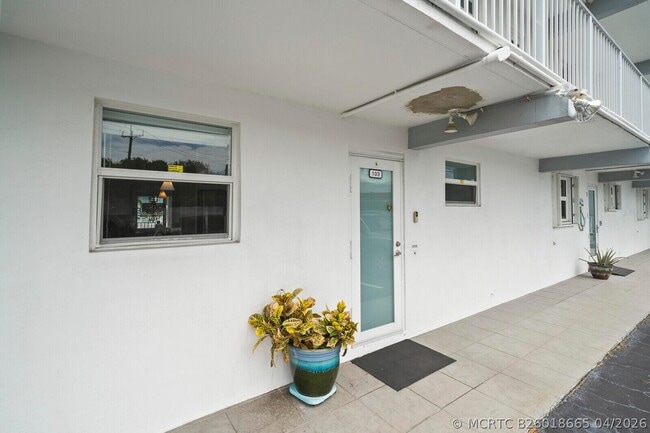 Building Photo - 1444 SE 15th Ct Unit 103
