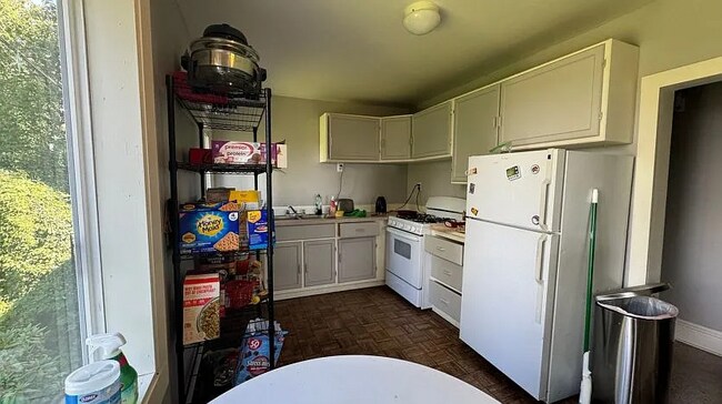 Photo - 10-Minute Walk to WWU with Plenty of Easy Street Parking Unit #3