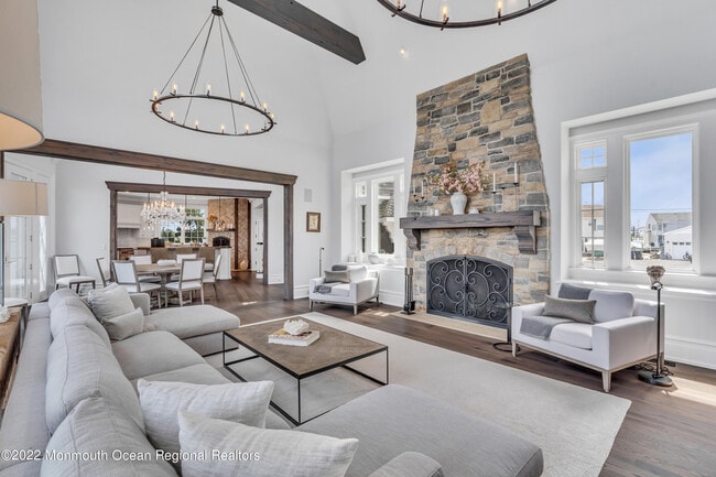 Photo - 459 Normandy Dr