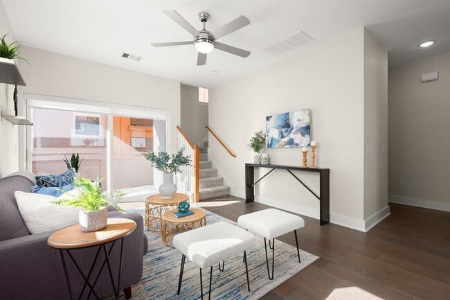Photo - 2827 Manor Rd