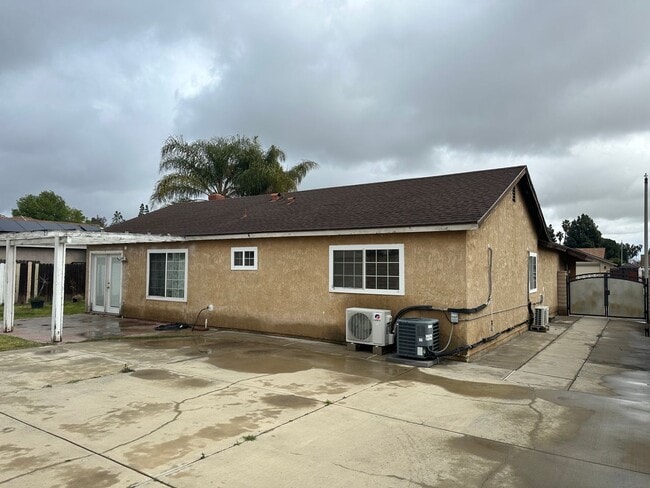 Photo - Ontario single 3 bed 2 bath single house