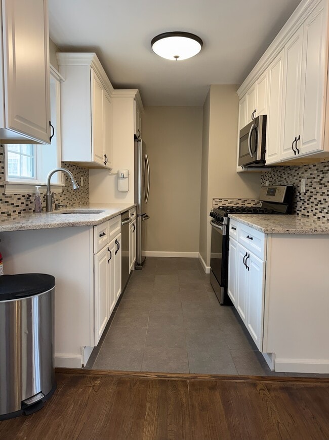 Building Photo - 139 Ridge Rd Unit Apt. D