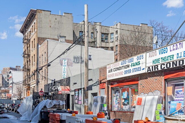 Photo - 425 E 153rd St