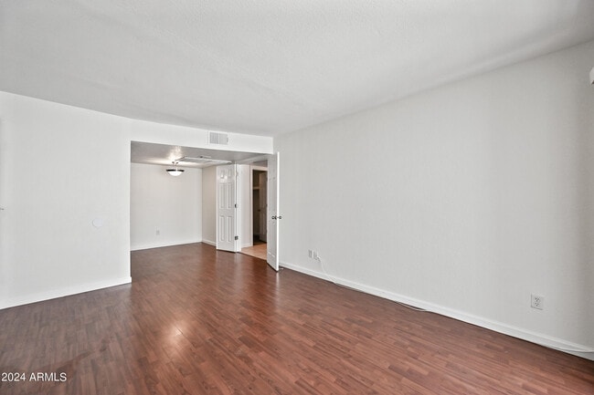 Photo - 740 W Elm St Unit 247