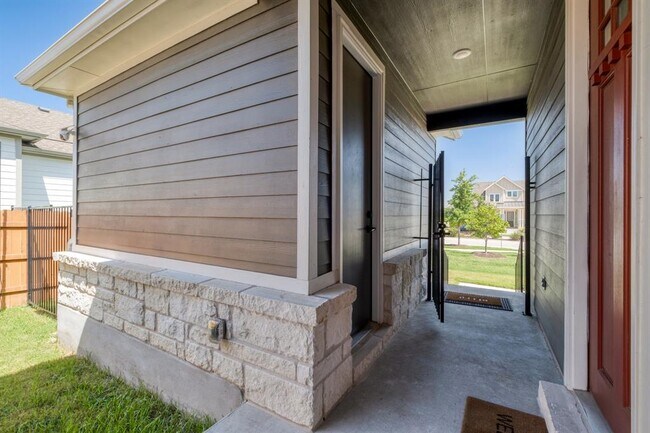 Photo - 8804 Spire View