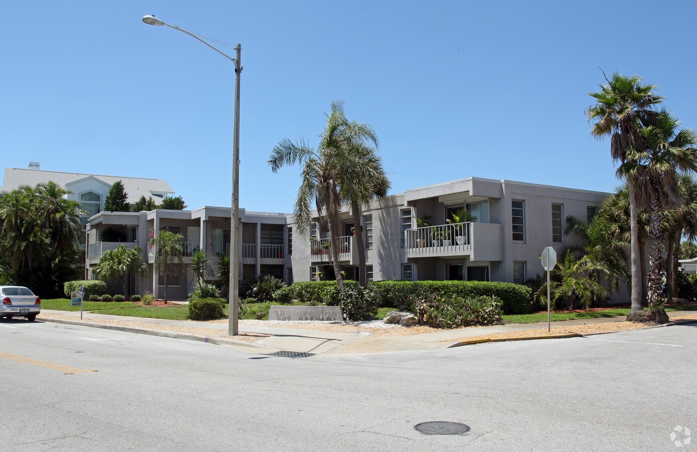 The Grenada - The Grenada Apartments