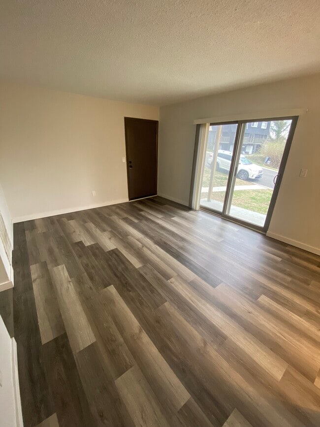 Living Room - 1002 Cherokee St Unit A