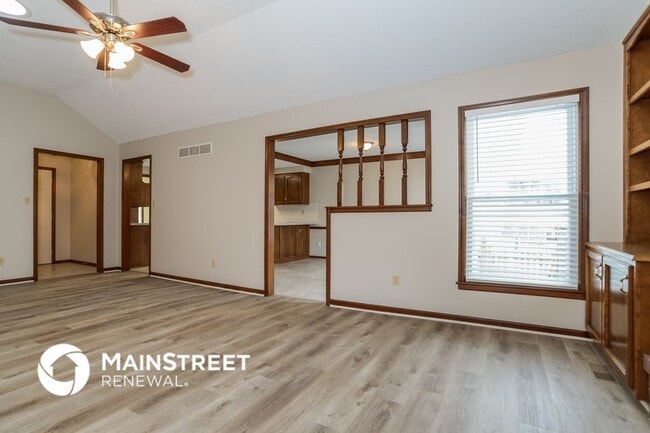 Photo - 905 NW Delwood Dr