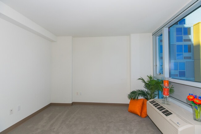 Photo - 988 Halekauwila St