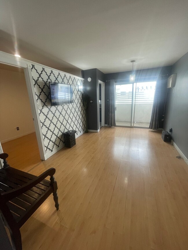 Photo - 960 Larrabee St Unidad 119